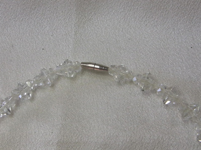 水晶のネックレスの糸替え修理