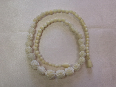 象牙のネックレスの漂白と糸替え修理