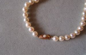 真珠(パール)のネックレスの糸替え/ネックレスの修理