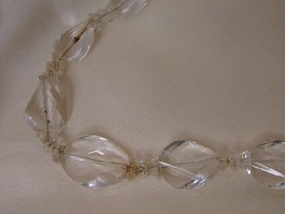 水晶のネックレスの糸替え