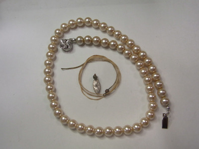 真珠ネックレスの糸替え