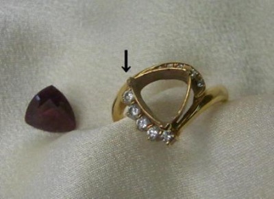 爪が折れた指輪・・・爪の修理/指輪(リング)の修理